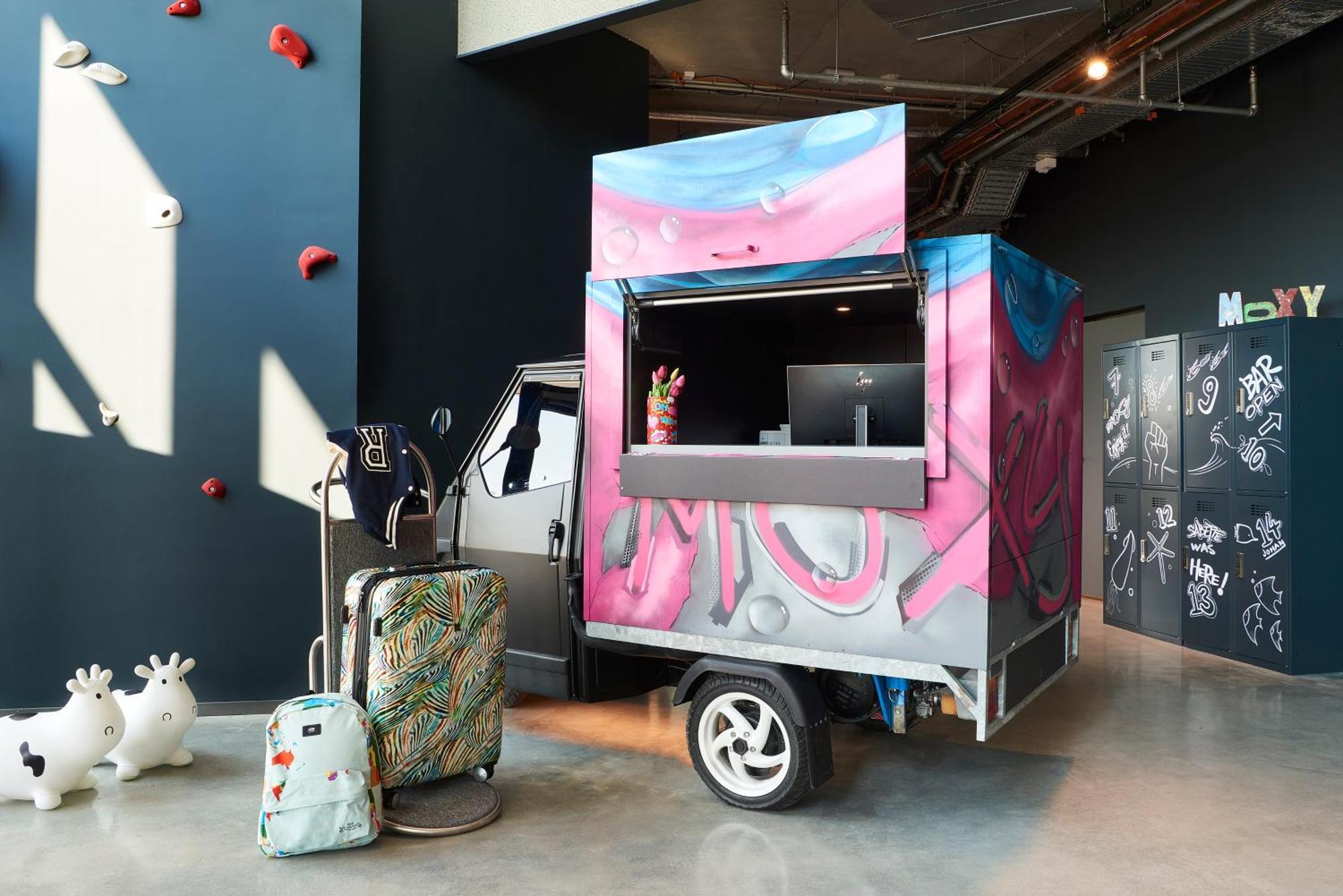 Moxy Amsterdam Schiphol Airport Hotel Hoofddorp Ngoại thất bức ảnh
